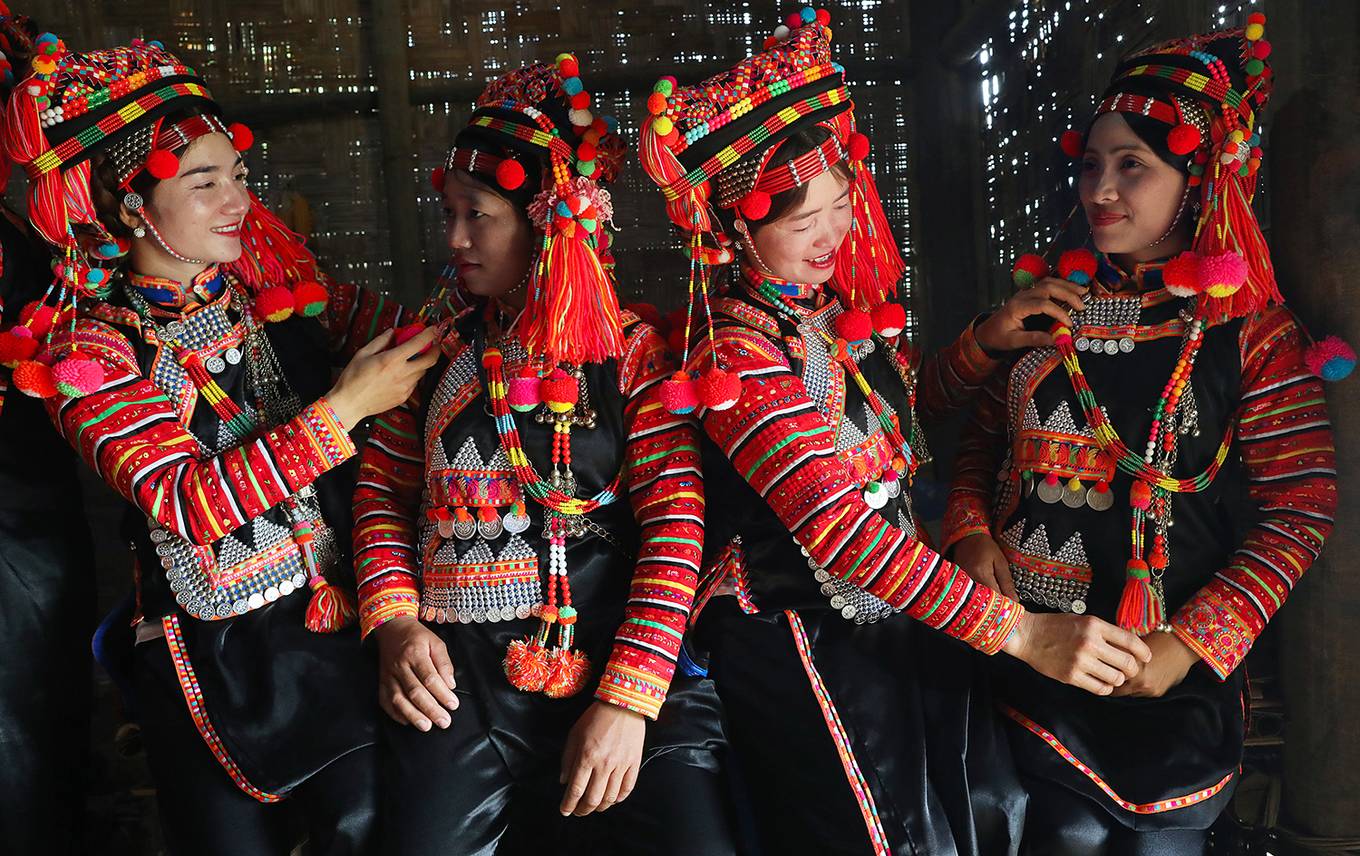 Trang phục dân tộc Mường: Cùng chiêm ngưỡng những trang phục đầy màu sắc và tinh tế của dân tộc Mường - một phần văn hóa Việt Nam đầy sắc màu.