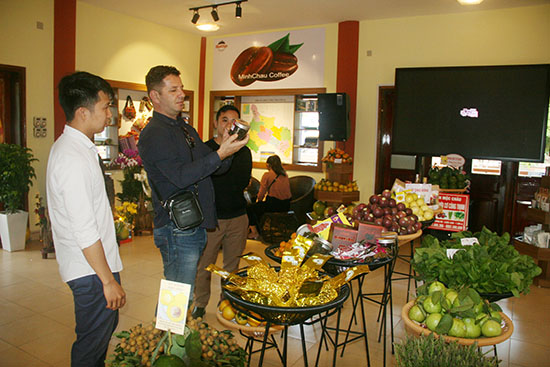 Khai trương Khu trưng bày, giới thiệu nông sản an toàn xuất khẩu, quảng bá du lịch và xúc tiến đầu tư tỉnh Sơn La
