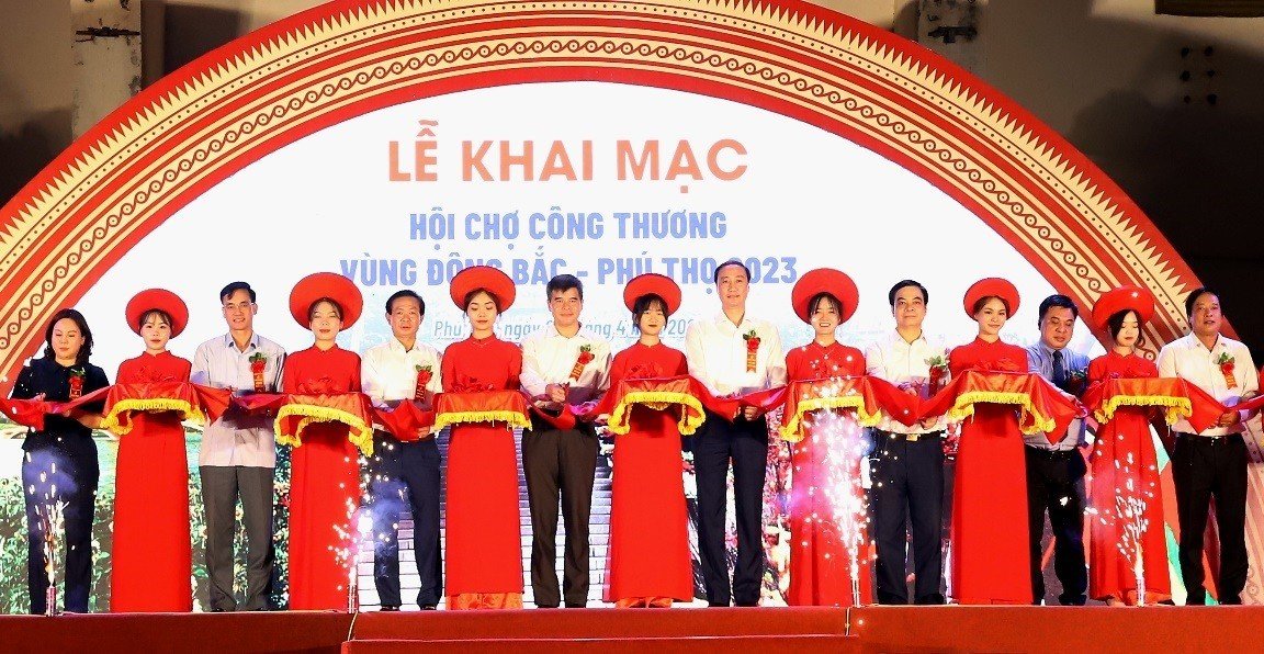 Trung tâm Xúc tiến đầu tư tỉnh Sơn La tham gia gian hàng tại Hội chợ Công thương vùng Đông Bắc - Phú Thọ 2023